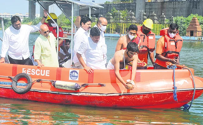 Immersion of ashes Gautam Reddy in sacred rivers - Sakshi