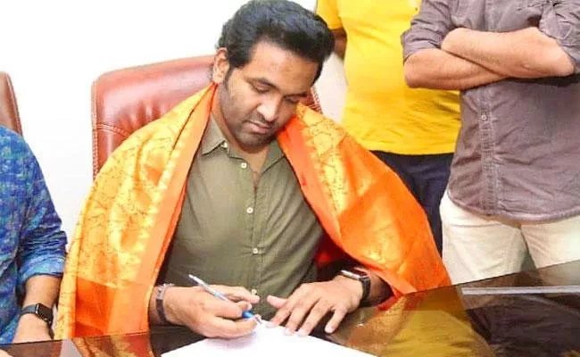 Theft In Manchu Vishnu Office At Film Nagar - Sakshi