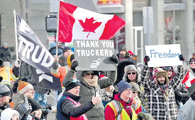 Thousands join protest in Canada against Justin Trudeau - Sakshi