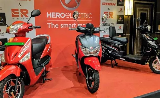 Hero Electric Ties Up With Axis Bank To Offer Retail Financing Solutions - Sakshi