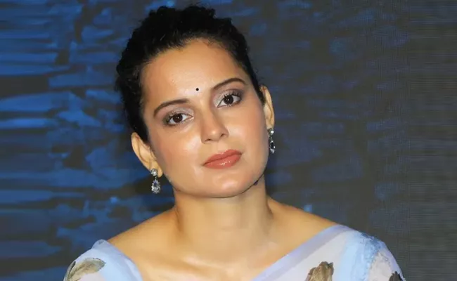 Kangana Ranaut Lashes Out A Journalist And Said Sit Down - Sakshi