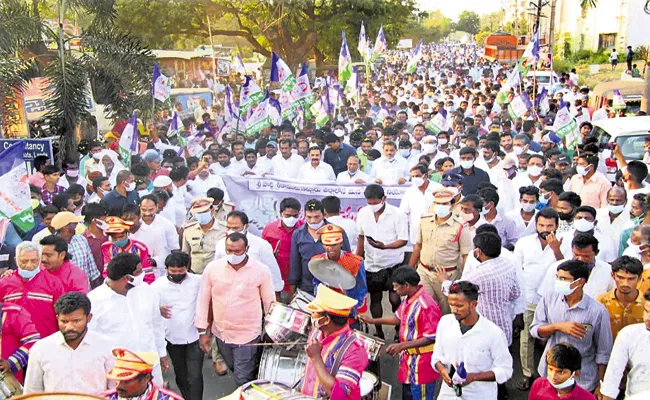 Rallies continue in solidarity of new districts in Andhra Pradesh - Sakshi