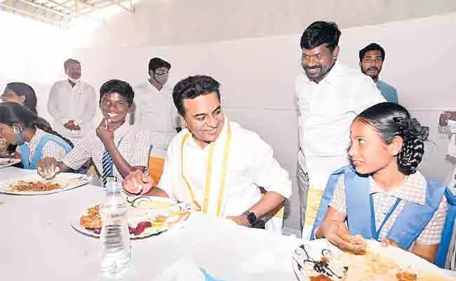 Telangana:minister Ktr Inaugurates Zilla Parishad School In Nagarkurnool - Sakshi