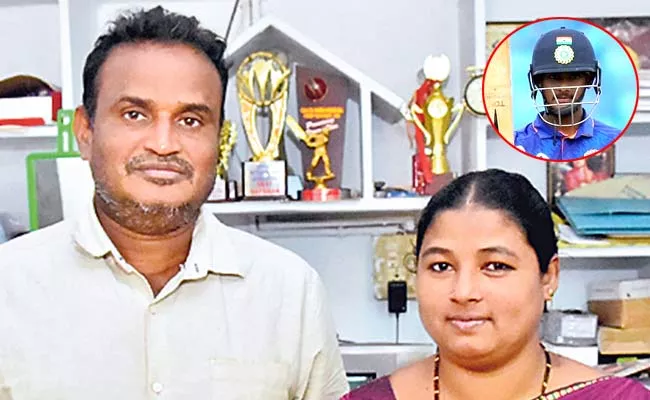 U 19 WC: Shaik Rasheed Parents Gets Emotional Wish Play For Team India - Sakshi