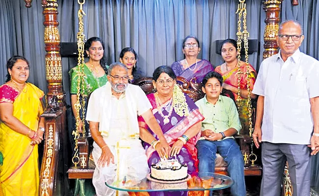 A Man In Vijayawada Wedding Anniversary With Wife Statue - Sakshi