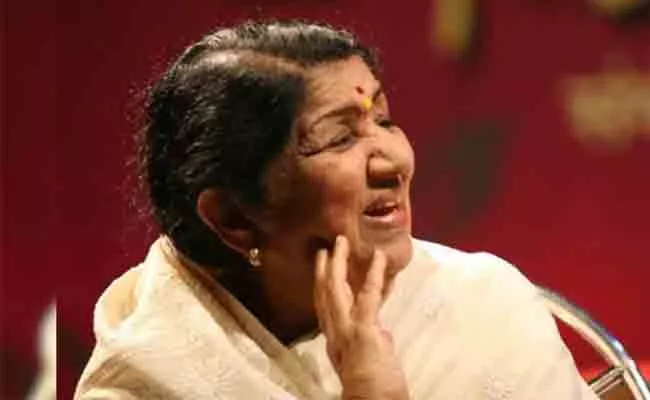 Lata Mangeshkar Biography: Went School Only One Day - Sakshi