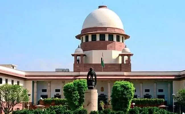 Supreme Court Says Manikonda Jagir Land Belongs To Telangana Government - Sakshi