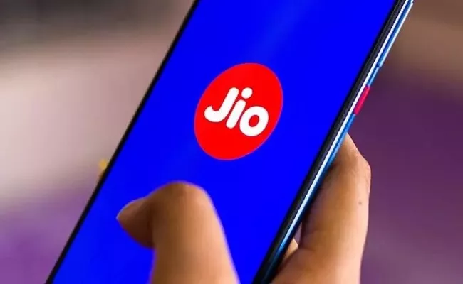 Jio offers two days of free calls and data to users - Sakshi