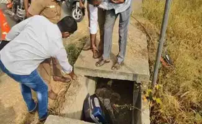 Tamil Nadu: Woman Corpse Found In Suitcase Near Drainage Tiruppur - Sakshi