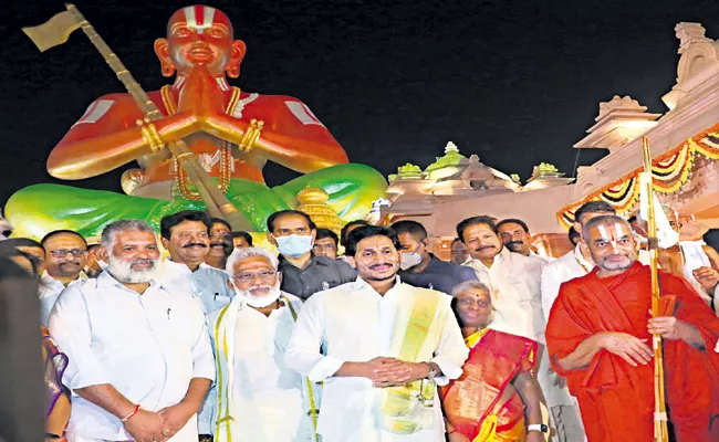 CM YS Jaganmohan Reddy Visits Samathamurthy Statue At Hyderabad - Sakshi