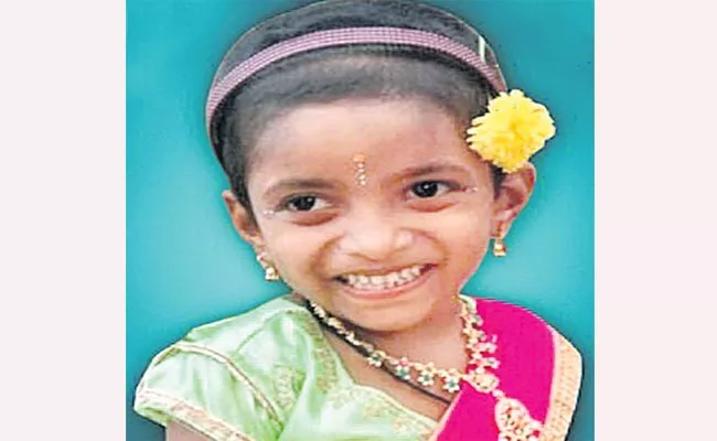 5 Years Kid Passed Away Due To Goods‌ Vehicle Down In Warangal - Sakshi