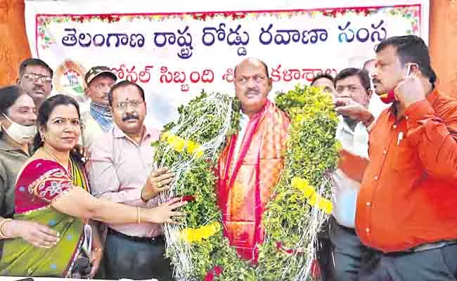 Bajireddy Govardhan Visits Transport Academy In Hakimpet - Sakshi