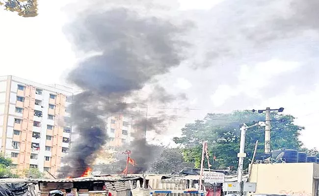 Fire Broke Out In Bhagat Singh Nagar Hyderabad - Sakshi