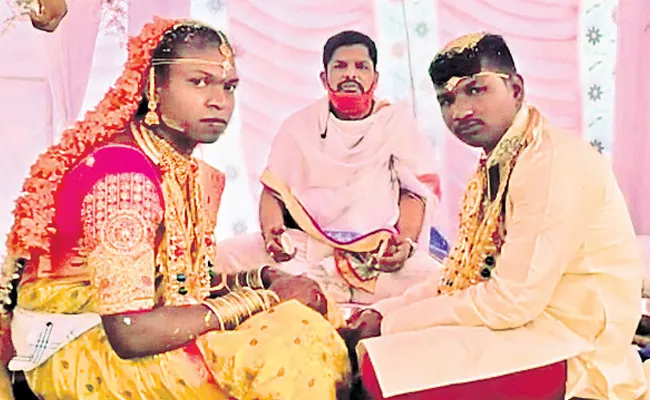 Telangana News: Bhupalpally Man Marriage Transgender - Sakshi