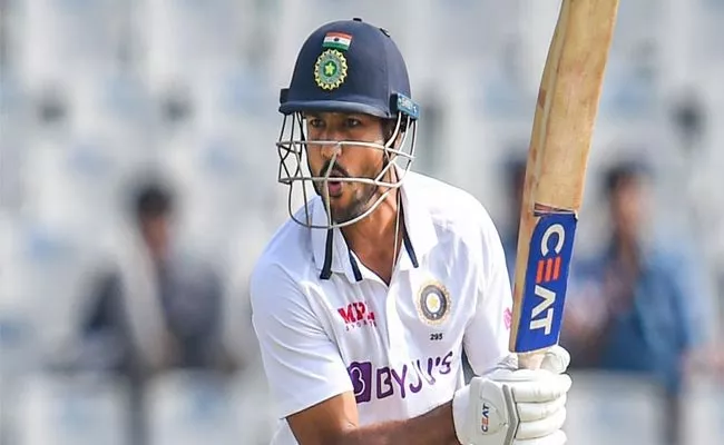 Mayank Agarwal gets run out in dramatic fashion in Bengaluru Test - Sakshi