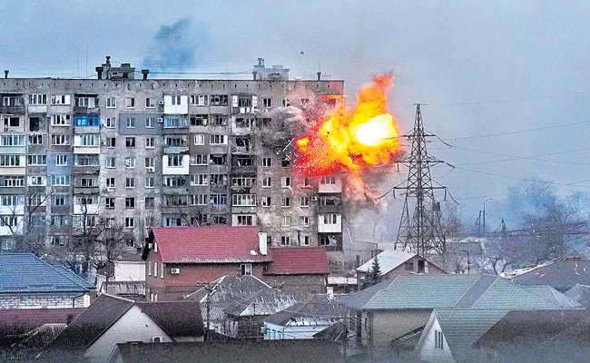 Russian attacks in Kyiv and Mariupol - Sakshi