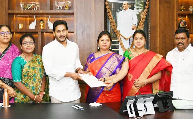 Tribal MLAs Meet CM YS Jagan - Sakshi