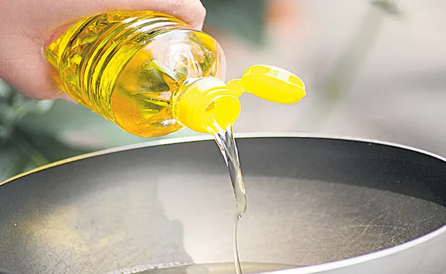 Edible oil import jump 23percent to 9. 84 lakh tonnes in February - Sakshi