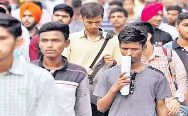 Unemployment rate at 12. 6percent in April-June 2021 - Sakshi