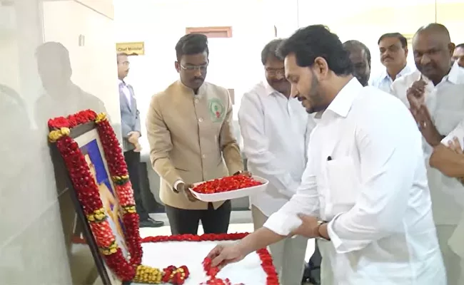 AP CM YS Jagan Pays Tribute To Potti Sriramulu - Sakshi