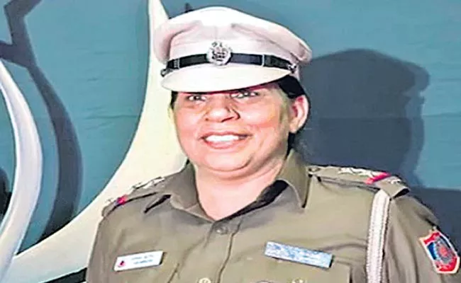 Delhi Kamla Market Sub Inspector Kiran Sethi Inspirational Story  - Sakshi