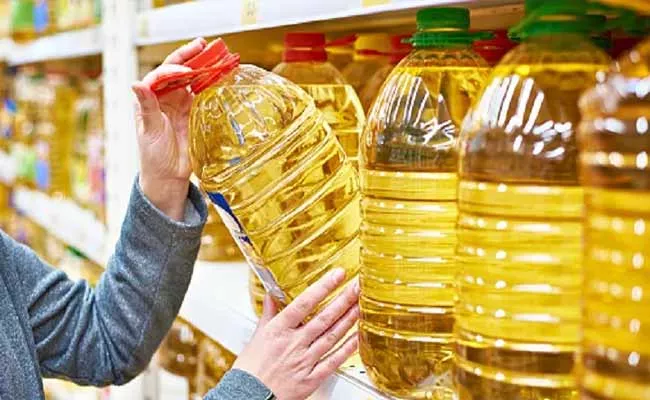 Edible Oil Prices Soar as Russia Ukraine Conflict Hits - Sakshi