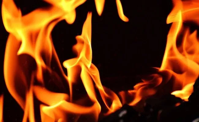 Kerala Old Man Sets Sons Family On Fire Over Property Disputes - Sakshi