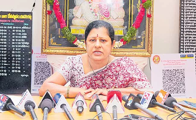 Yadadri Temple Eo Geeta Reddy Says The Maha Kumbhasamprokshan Be Held On 28th March - Sakshi