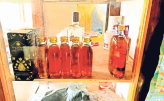 Telangana: Liquor Belt Shops Increases In Tanda Area Rajanna Sircilla - Sakshi