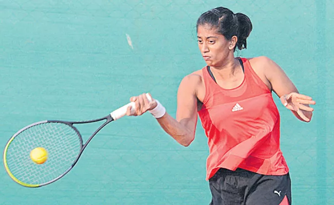 ITF Tourney: Prathyusha Enters Pre Quarters Beating Avishka Gupta - Sakshi