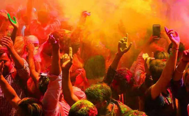 Gunshots Were Fired During Holi Party In Kolkata - Sakshi