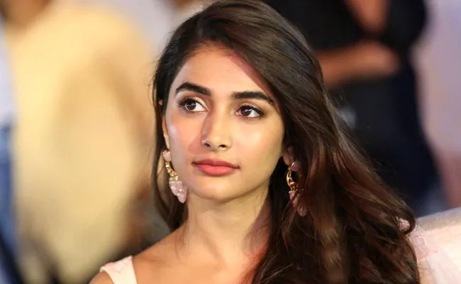 Pooja Hegde Reveals She Calls Ranveer Singh As Pammi Aunty - Sakshi