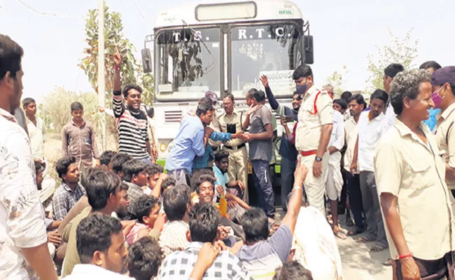 Adilabad: Corpse Buried Inside House Conflict Between Two Families - Sakshi