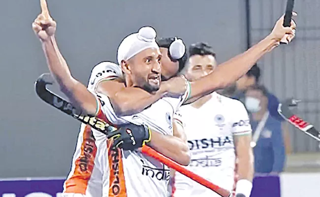 FIH Pro League: Mandeep Singh Goal Lead India Beat Argentina By 4 3 Thriller - Sakshi