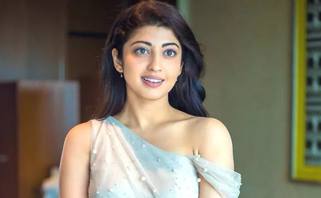 Pranitha Subhash Shares Emotional Words About Artists In Her Instagram - Sakshi