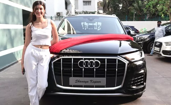 Sanjay Kapoor Daughter Shanaya Kapoor Buys Audi Q7 - Sakshi