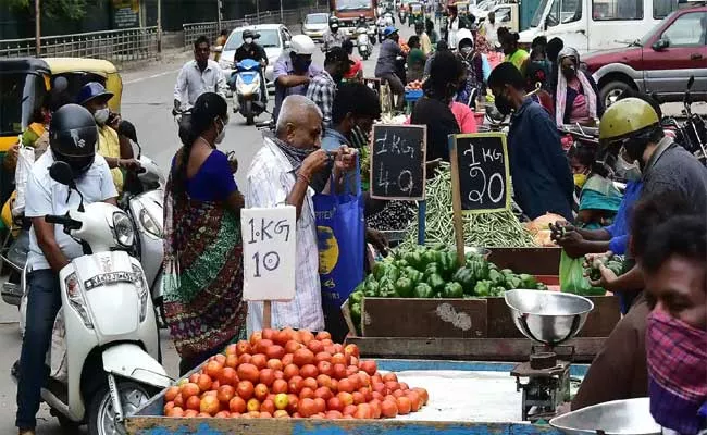 Indians Cutting Down on Fried Food Vegetables as Higher Prices Bite - Sakshi