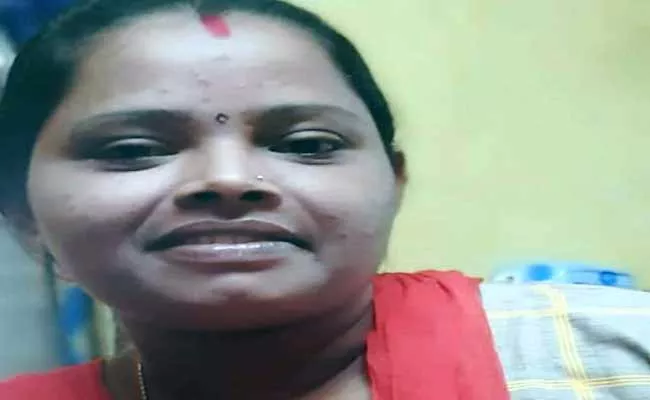 Woman Deceased in Road Accident PM Palem Madhurawada - Sakshi