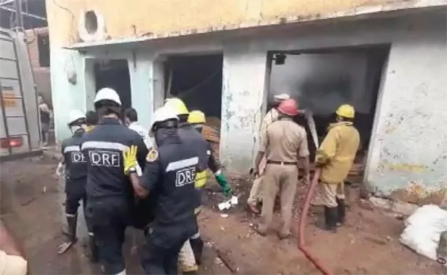 Bhoiguda Fire Accident: Police Confirm That Fire First Broke Due To Short Circuit - Sakshi