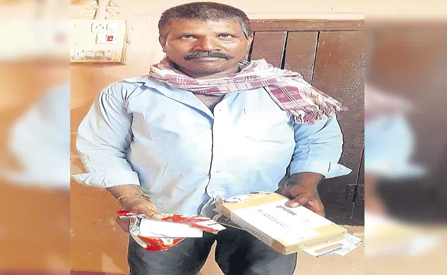 Online delivery Scam: Dubbaka Man Got Sweet Box Instead Of Mobile - Sakshi