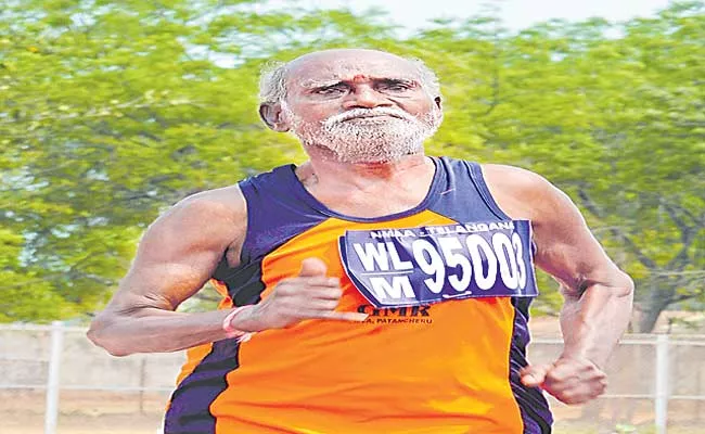 95 Year Old man won gold medal In 5k Run In Warangal - Sakshi