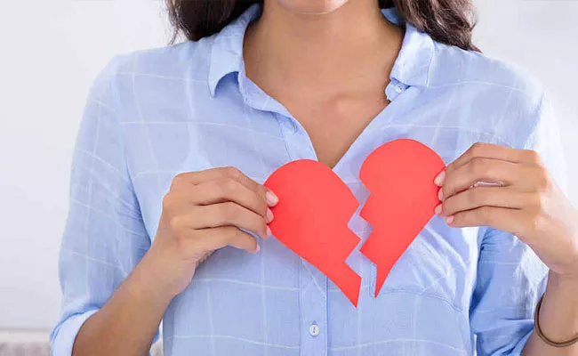 Broken Heart Syndrome Symptoms And Causes In Telugu - Sakshi