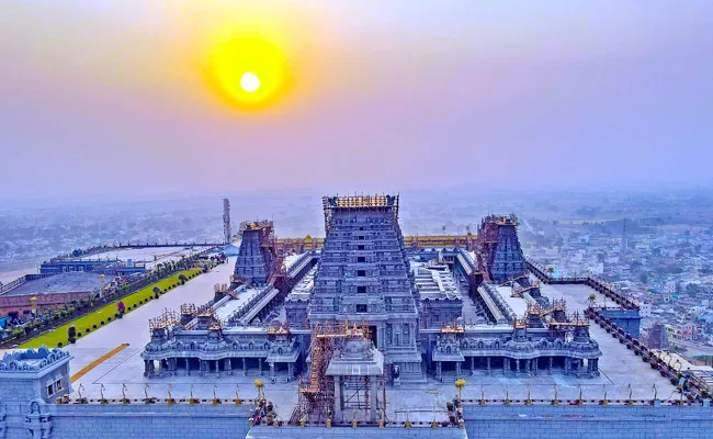 Yadadri Temple Magnificent Renovation Symbol Of Pride For Telangana - Sakshi