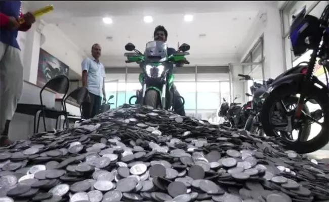 Youth In Tamil Nadus Collect 1 Rupee Coins Buy Dream Bike Viral - Sakshi