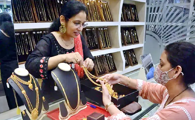 Gold Price On 29 March 2022: Gold Price Down RS 150 in Hyderabad - Sakshi