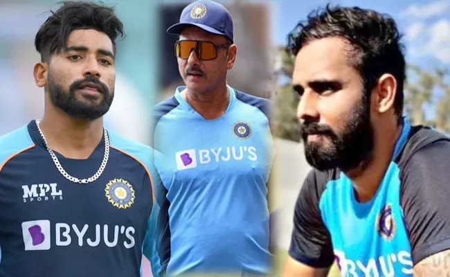 Ravi Shastri Makes Key Comments On Siraj And Vihari In Hyderabad Tour - Sakshi