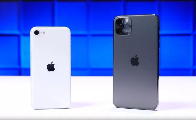 Iphone 11 And Iphone Se Mega Discounts In Flipkart - Sakshi