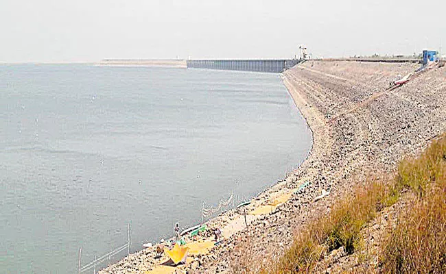 Sriram Sagar Reservoir Filled With Mud Overflow - Sakshi