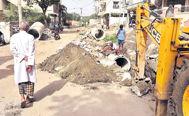 Hyderabad: 22 Lakhs Road Works Loss Municipality Officers Negligence - Sakshi