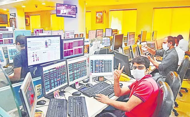 Stock Market: Sensex Extends Gains By 350 Points Nifty Settles Above 17300: Ukraine Peace Talks In Focus - Sakshi